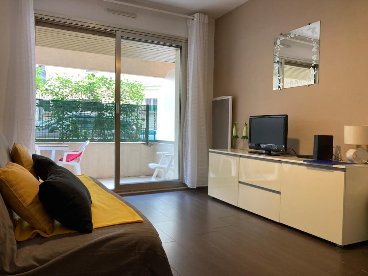 Pause Riviera Avec Terrasse, A 300 Metres De La Apartment